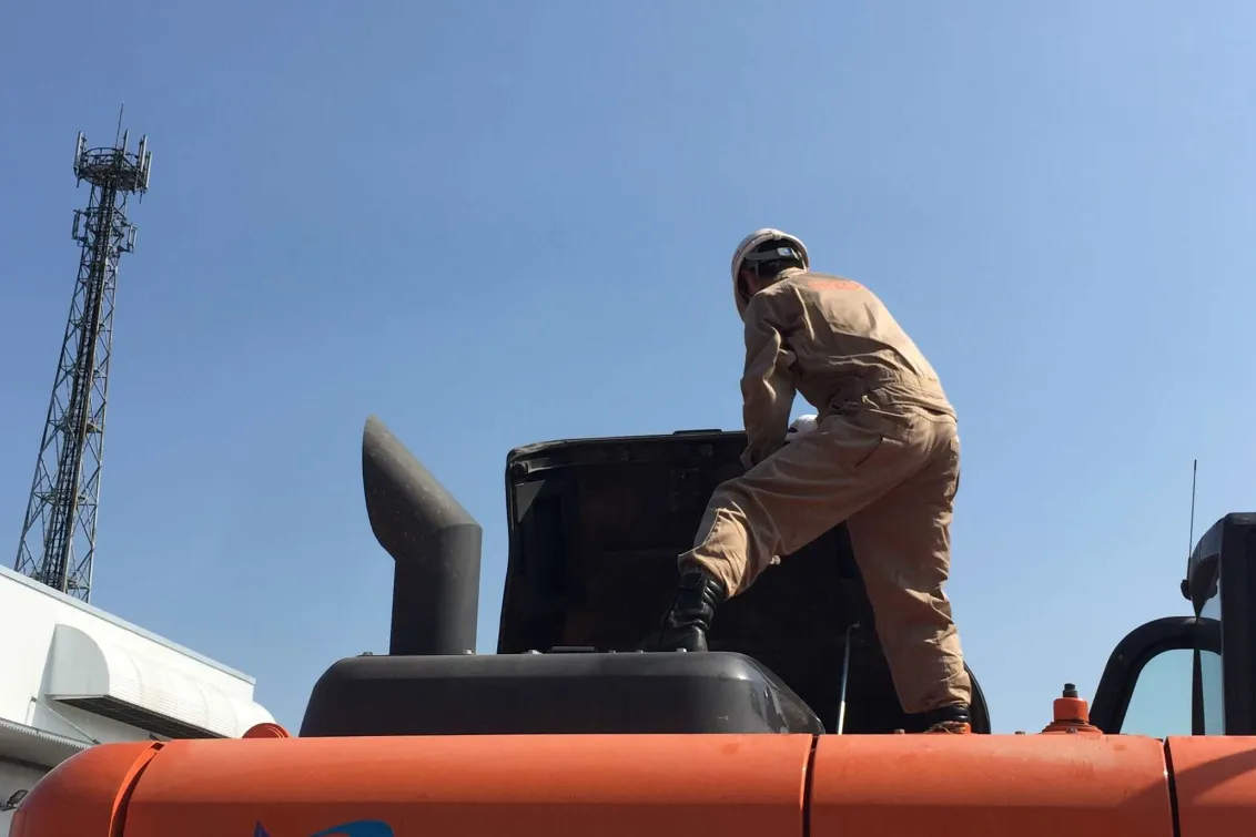 日立建機日本株式会社_中部支社_愛知三重支店_河営業所_作業風景