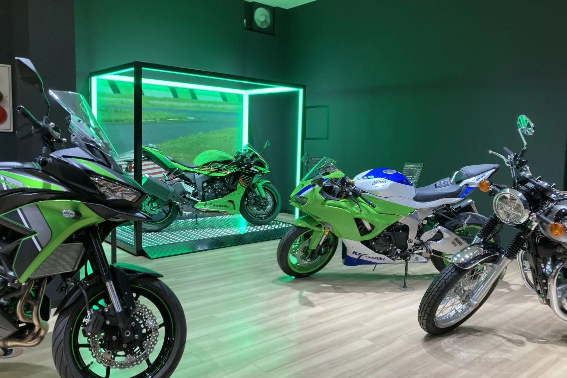 株式会社ビー・フリー_カワサキプラザ松戸_店内3