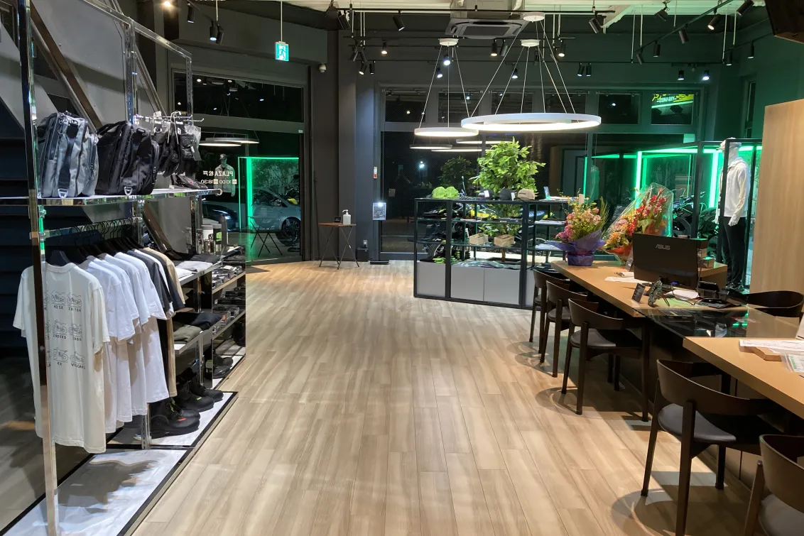 株式会社ビー・フリー_カワサキプラザ松戸_店内4