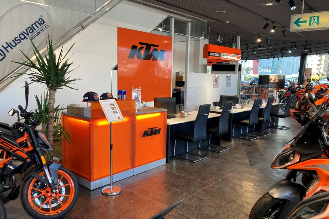 株式会社ビー・フリー_KTM千葉／ハスクバーナ・モーターサイクルズ千葉_店内1