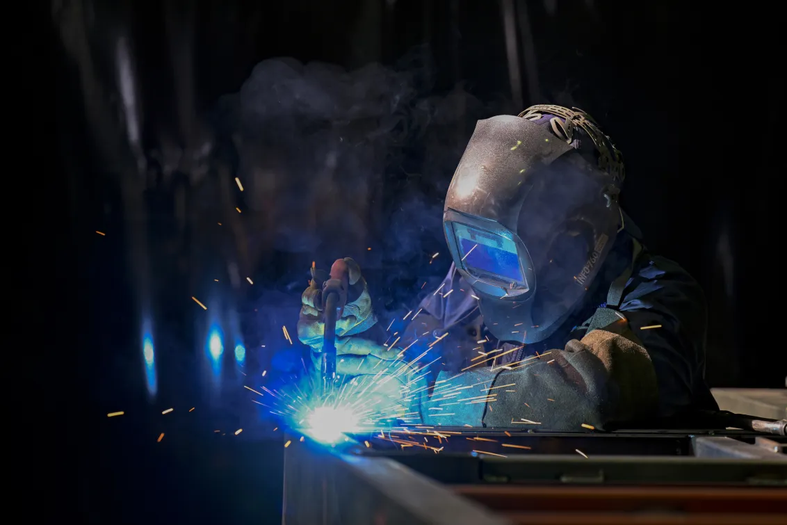 新庄自動車株式会社_溶接風景