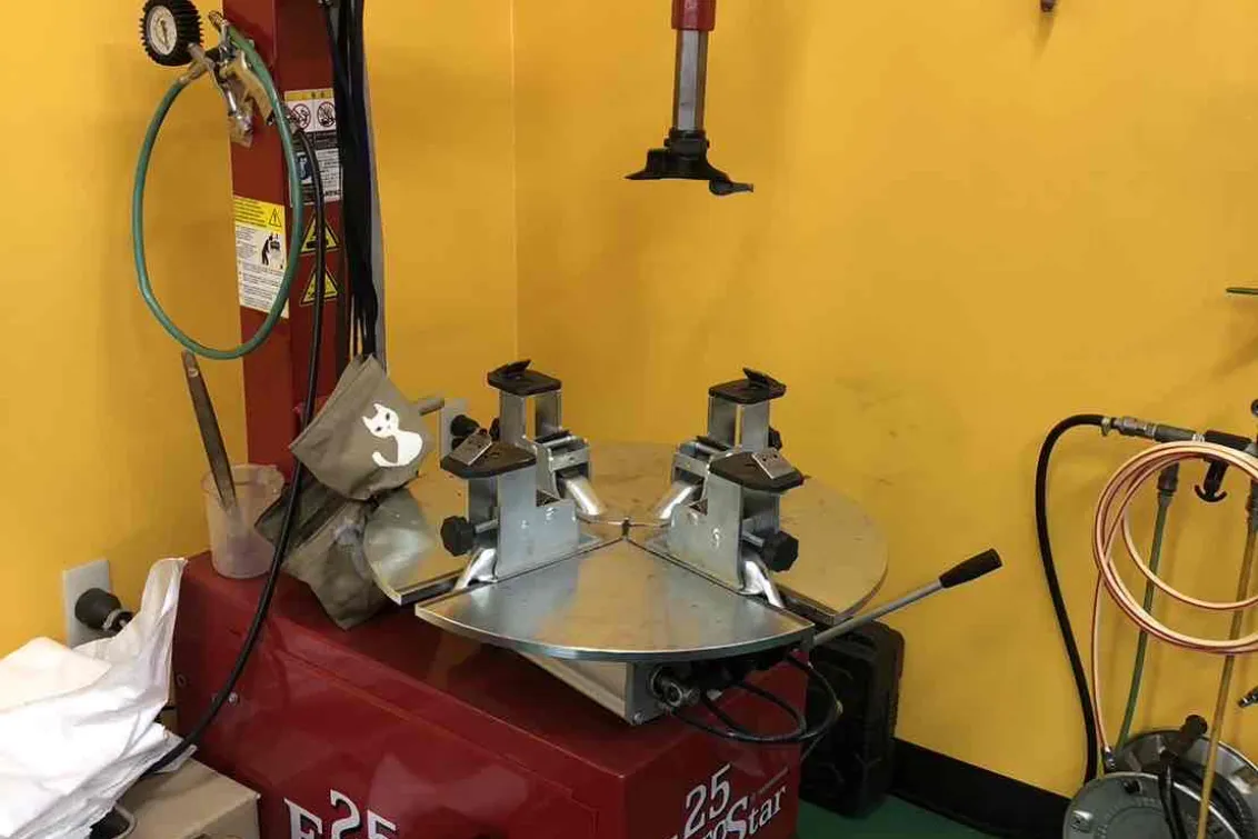 有限会社デスモ_本店_整備機器