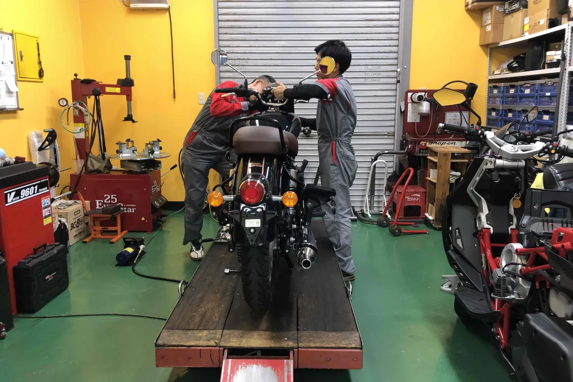 有限会社デスモ_西原支店_整備風景