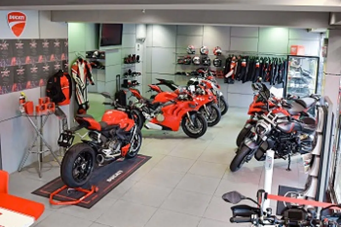 株式会社キズキ_ドゥカティ東京大田_店内