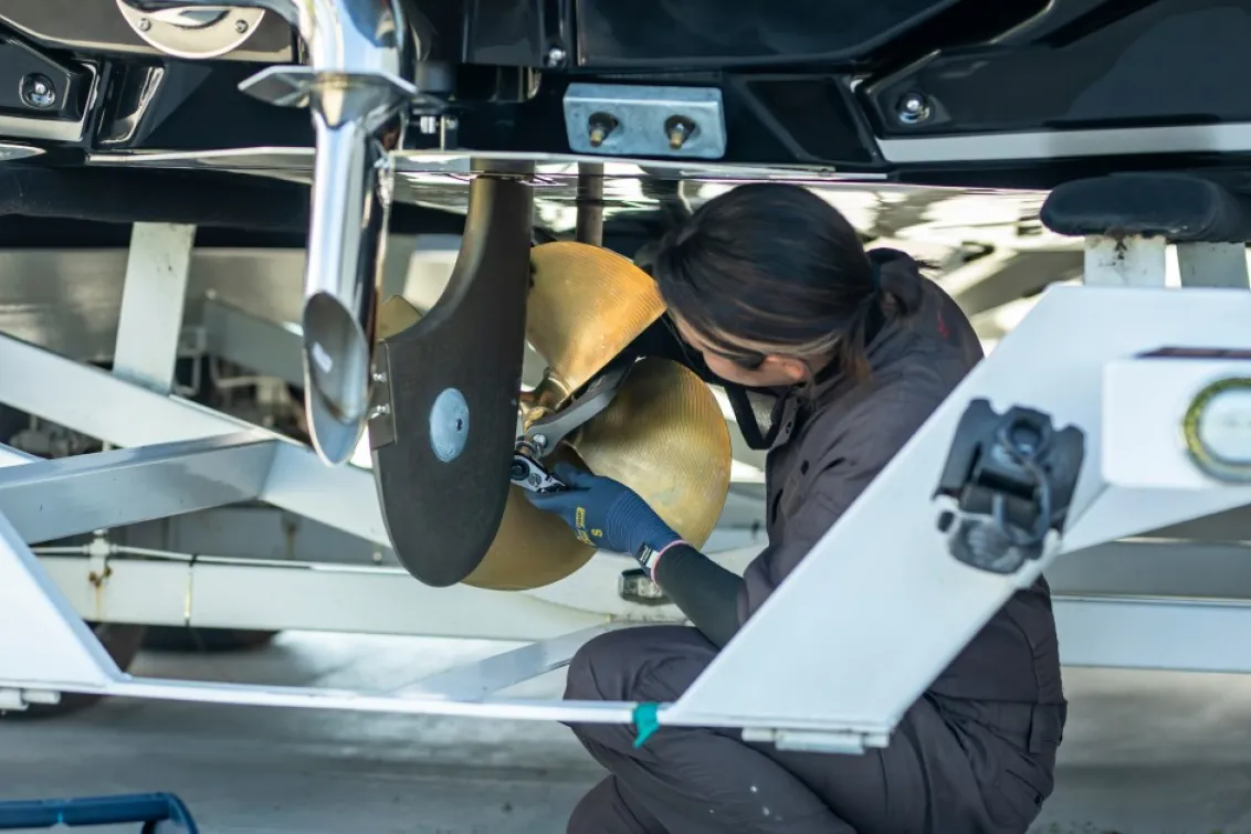 ヤンマーコーポレーション株式会社マリーナ事業部_ヤンマーサンセットマリーナ_作業風景