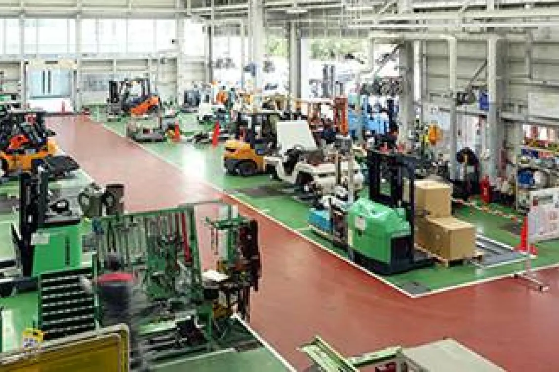 トヨタL&amp;amp;F兵庫株式会社_阪神営業所_工場内