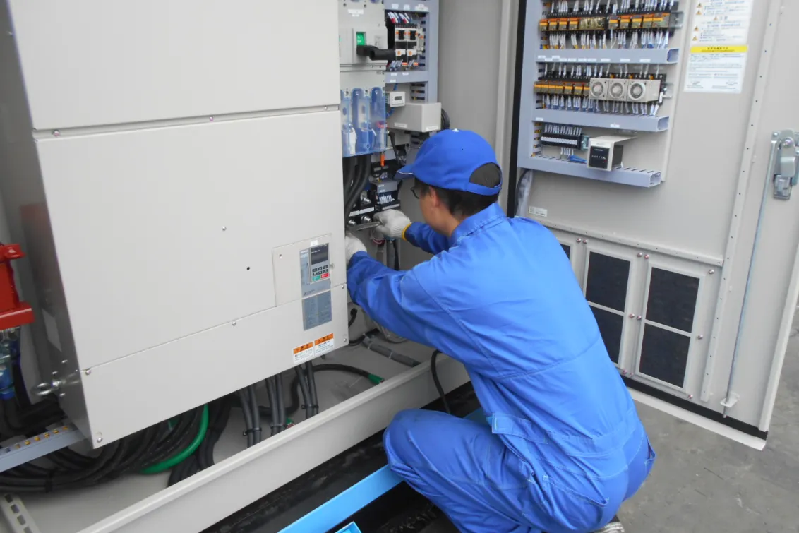 日建商事株式会社_大阪支店_整備風景