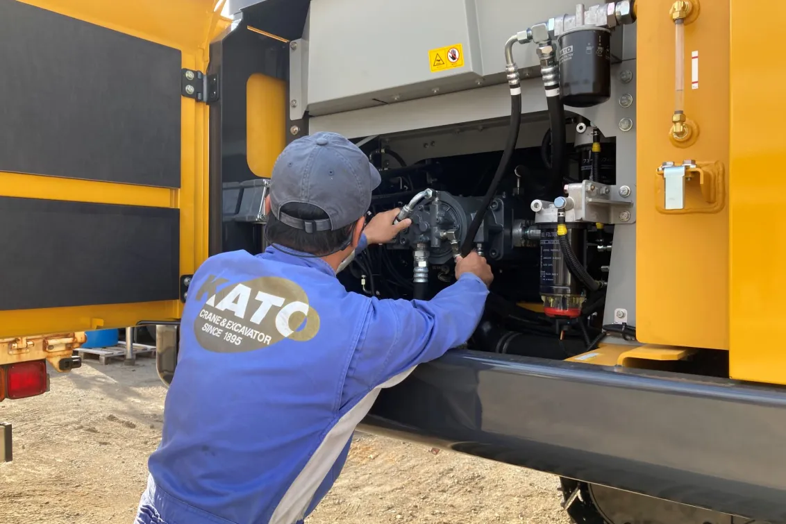 親里建機サービス_本社_整備風景