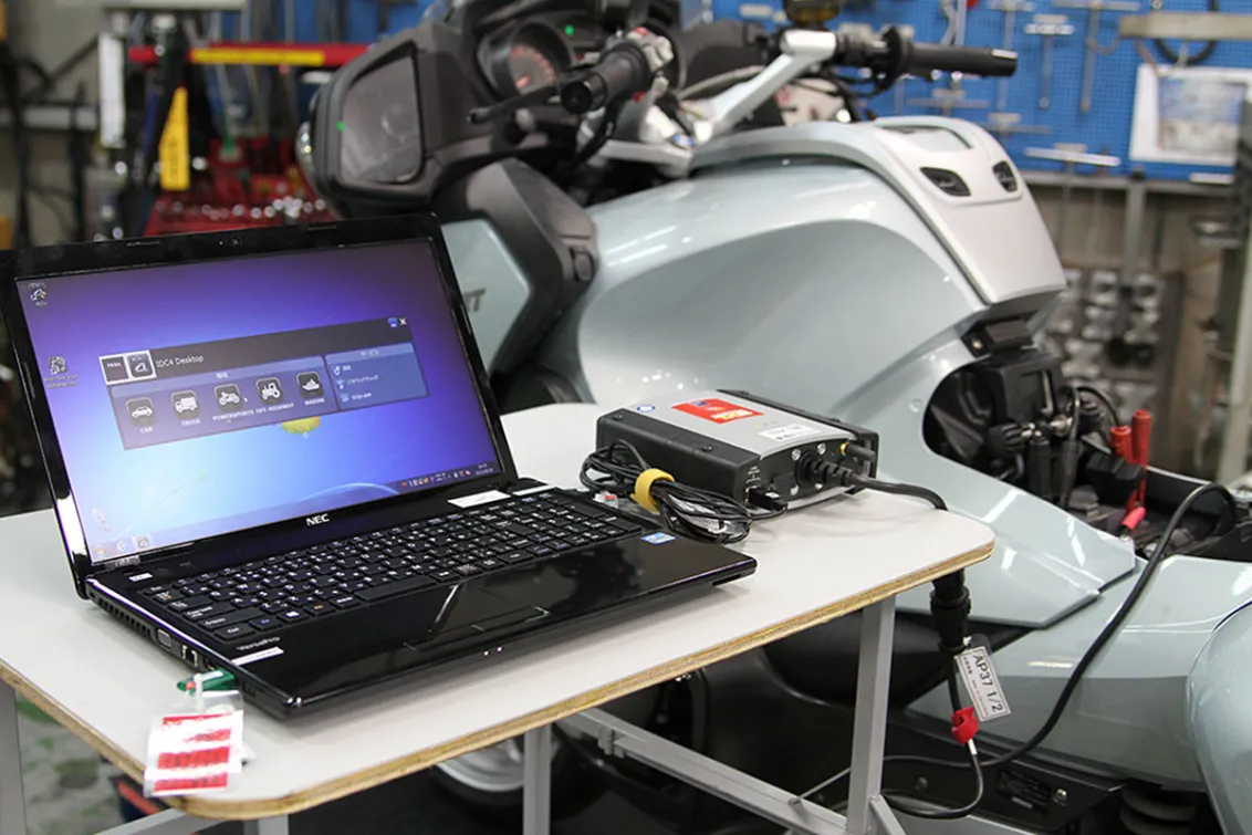 株式会社レッドバロン_豊中店_整備機器