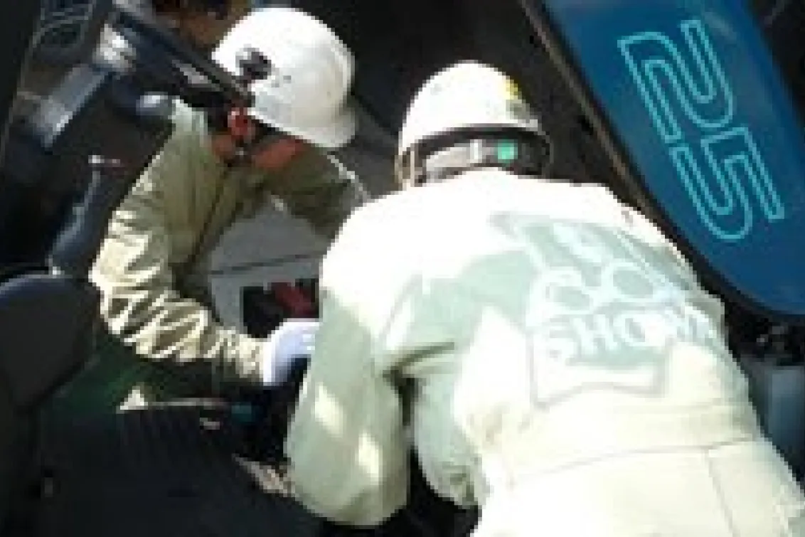 株式会社昭和フォークリフト_本社_整備風景