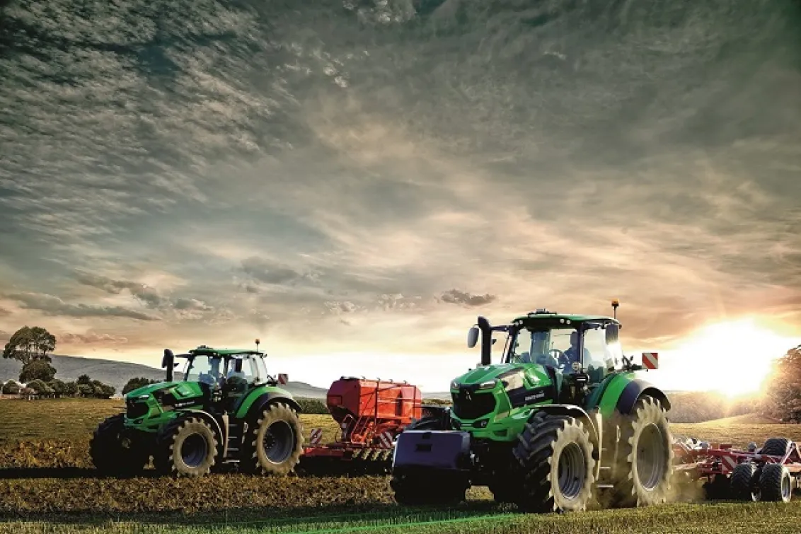 株式会社コーンズ・エージー_高崎支店_トラクター2