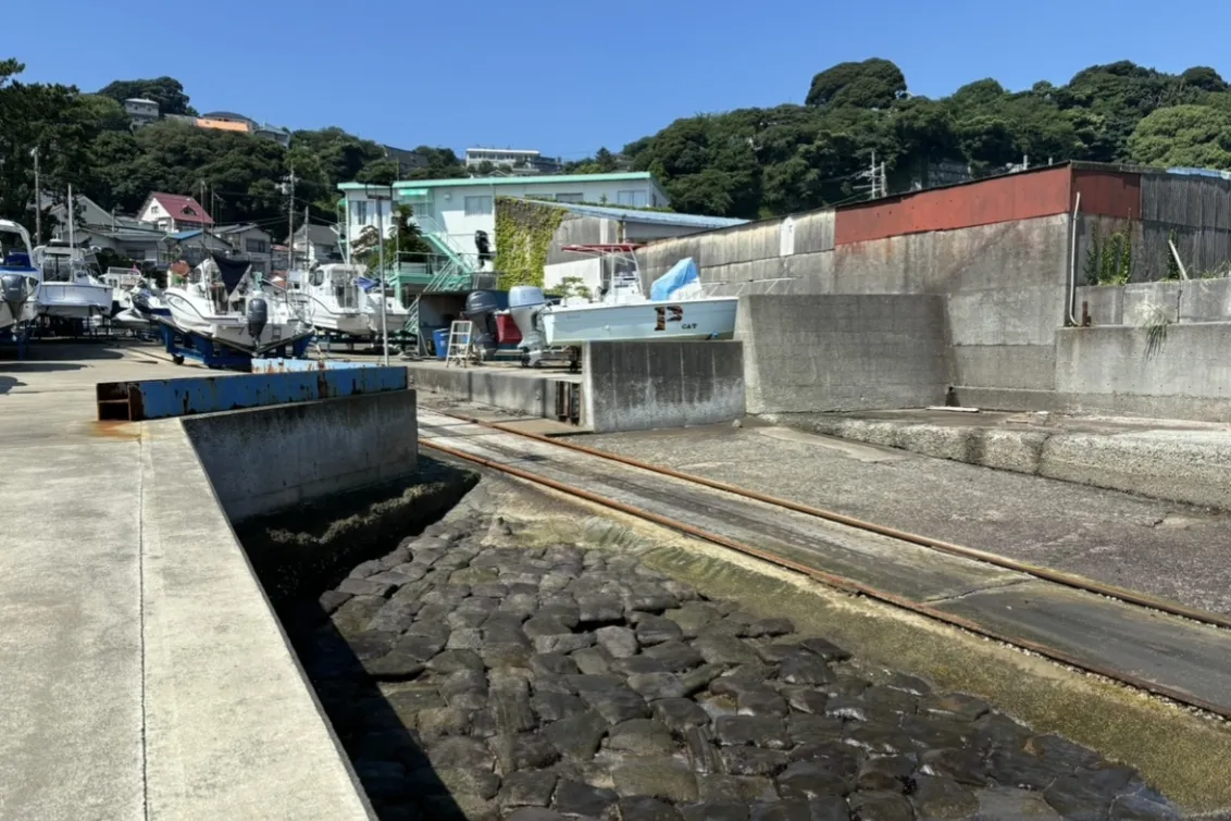 真鶴ベイマリーナ_線路