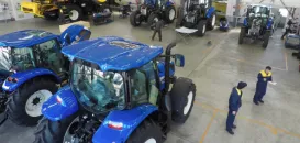 日本ニューホランド株式会社　作業背景