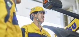 コマツ富山株式会社　作業背景