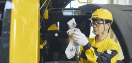 コマツ富山株式会社　作業背景