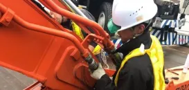 新光重機株式会社_成田営業所_整備風景