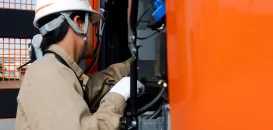 日立建機日本株式会社_北海道支社_ 北北海道支店_ 北見営業所_整備風景