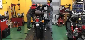 有限会社デスモ_本店_整備風景