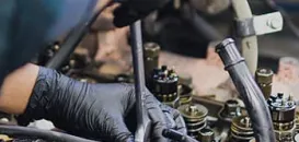 東栄自動車工業　整備作業背景