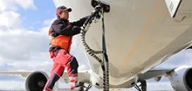 スイスポートジャパン株式会社　整備作業背景