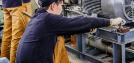 田邊コンプレッサー株式会社　サービスエンジニア　作業背景