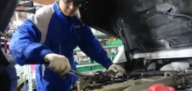 ピー・シー・エス株式会社　フォークリフト整備士　作業背景