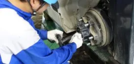 ピー・シー・エス株式会社　フォークリフト整備士　作業背景