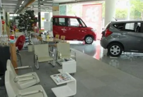 日産_日産プリンス札幌販売株式会社_岩見沢支店_店内