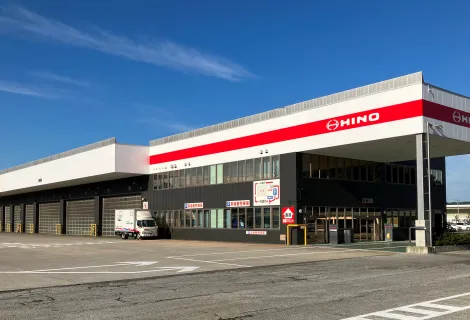 青森日野自動車株式会社_店舗正面