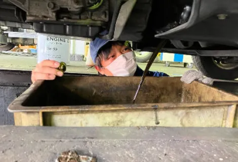神戸自動車工業株式会社_本店_作業中