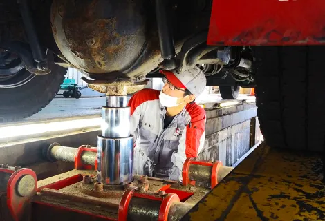 日野_北海道日野自動車株式会社_札幌支店_作業