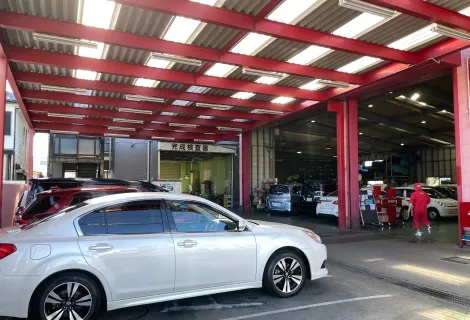 コバック 戸田美女木店_株式会社横田自動車_作業場風景