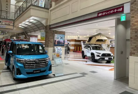 岐阜トヨタ自動車株式会社_レインボーモール店_店舗内装
