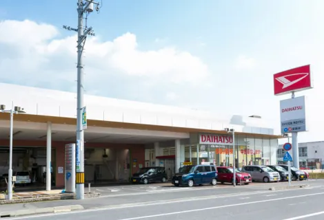 ダイハツ_ダイハツ広島販売株式会社_神辺グラン店_店舗風景