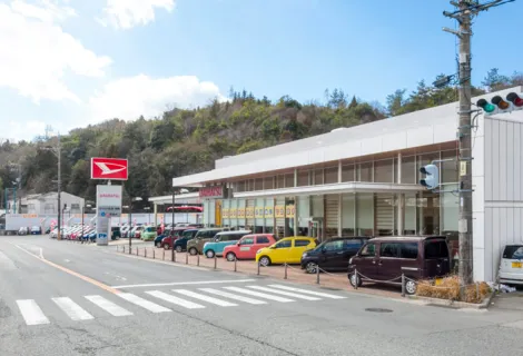 ダイハツ_ダイハツ広島販売株式会社_西条店_店舗風景