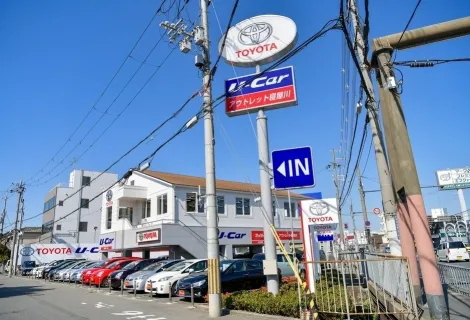 トヨタモビリティ新大阪_アウトレット寝屋川店_外観