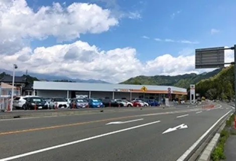 トヨタカローラ山梨＿都留バイパス店＿店舗外観