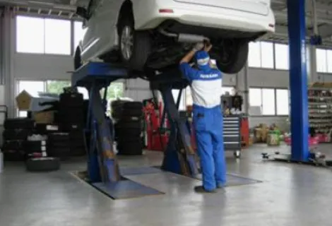 羽後日産モーター_カーメイクアップセンター_整備風景