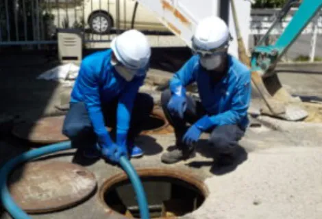 東産業株式会社　設備清掃スタッフ　作業背景