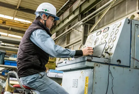 株式会社筑豊製作所_熊本営業所_建機整備風景