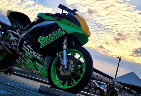 株式会社２りんかんイエローハット　バイク　背景