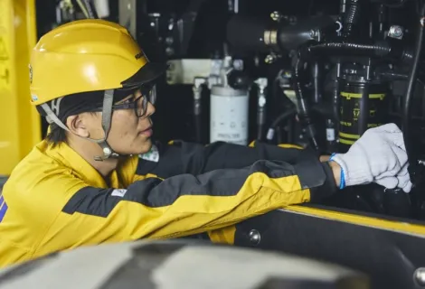 コマツ富山株式会社　作業背景