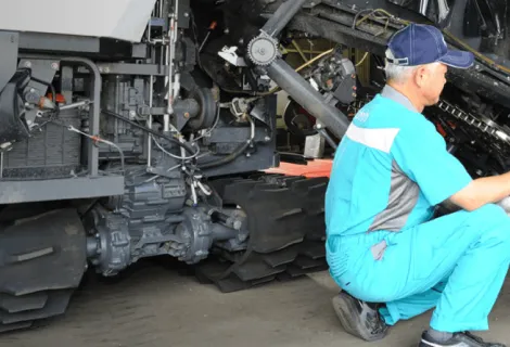 株式会社南九州沖縄クボタ　サービスエンジニア　作業背景