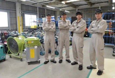 株式会社レンタルのニッケン_東日本製鉄所鹿島営業所_建機とスタッフ