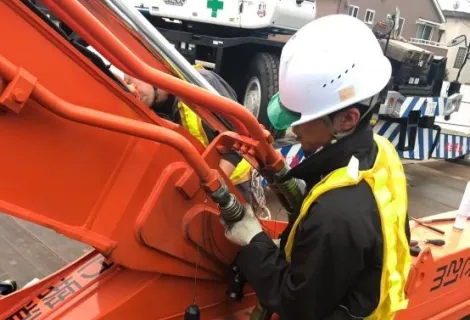 新光重機株式会社_成田営業所_整備風景