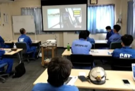 東京レンタル株式会社_韮山営業所_会議風景