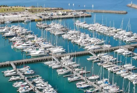 株式会社アイランドボート_宜野湾港マリーナ_上空写真
