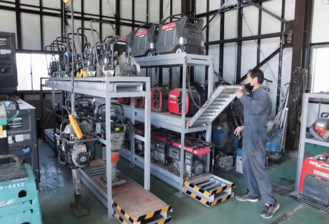 株式会社東リース_本庄営業所_在庫管理風景