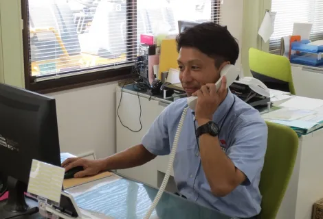 株式会社東リース_東金営業所_営業職架電風景