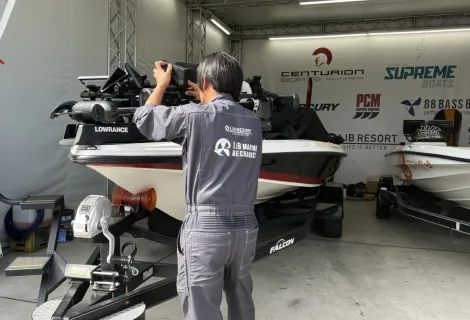 エルアイビーリゾート株式会社_LIBボートメカニック部門_船舶整備風景